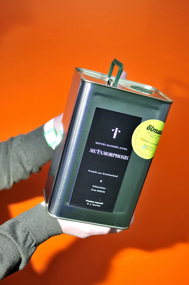 Metamorphosis<br />Laconia, Peloponnes, Griechenland<br />3 Liter Metallkanister